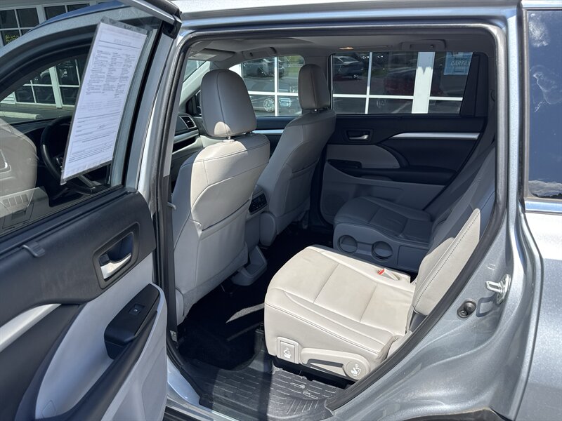 2019 Toyota Highlander XLE - Photo 12 - Hayes, VA 23072