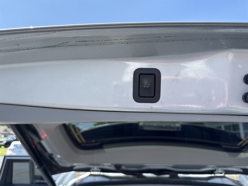 2019 Toyota Highlander XLE - Photo 14 - Hayes, VA 23072
