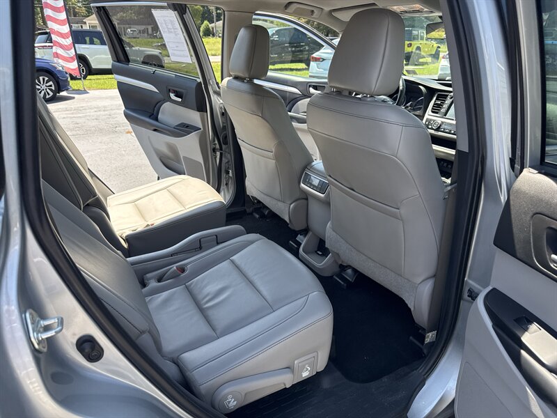 2019 Toyota Highlander XLE - Photo 15 - Hayes, VA 23072