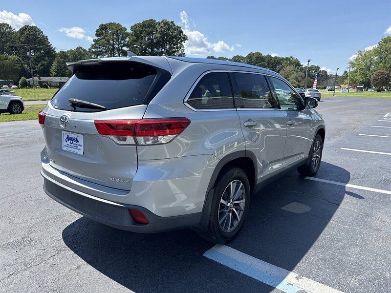 2019 Toyota Highlander XLE - Photo 5 - Hayes, VA 23072
