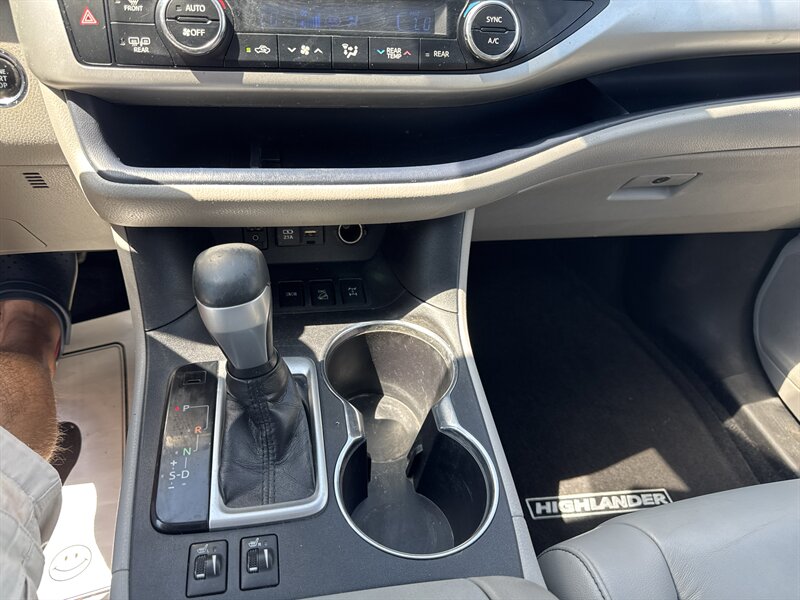2019 Toyota Highlander XLE - Photo 27 - Hayes, VA 23072