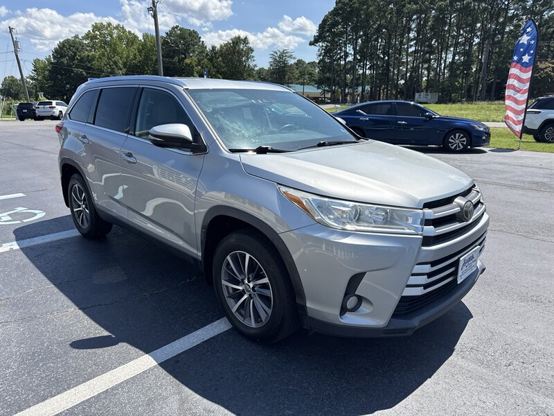 2019 Toyota Highlander XLE - Photo 7 - Hayes, VA 23072