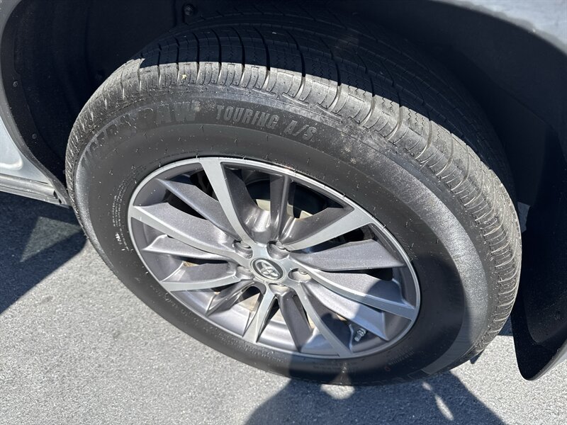 2019 Toyota Highlander XLE - Photo 19 - Hayes, VA 23072