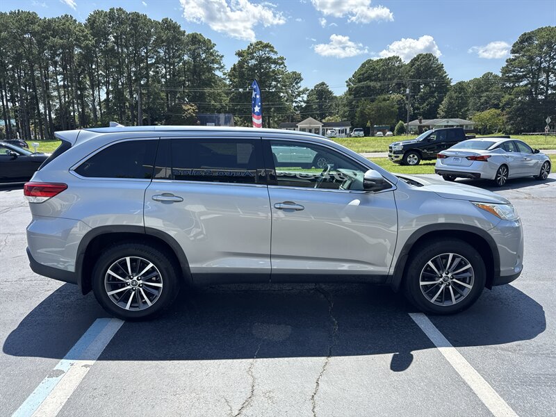 2019 Toyota Highlander XLE - Photo 6 - Hayes, VA 23072