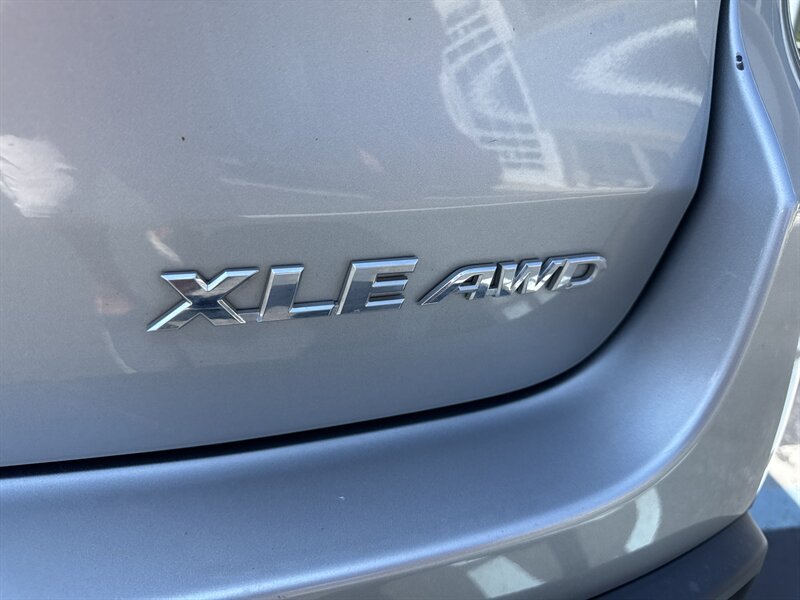 2019 Toyota Highlander XLE - Photo 10 - Hayes, VA 23072