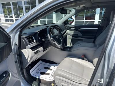 2019 Toyota Highlander XLE - Photo 11 - Hayes, VA 23072