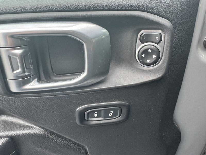 2022 Jeep Gladiator Willys - Photo 14 - Hayes, VA 23072