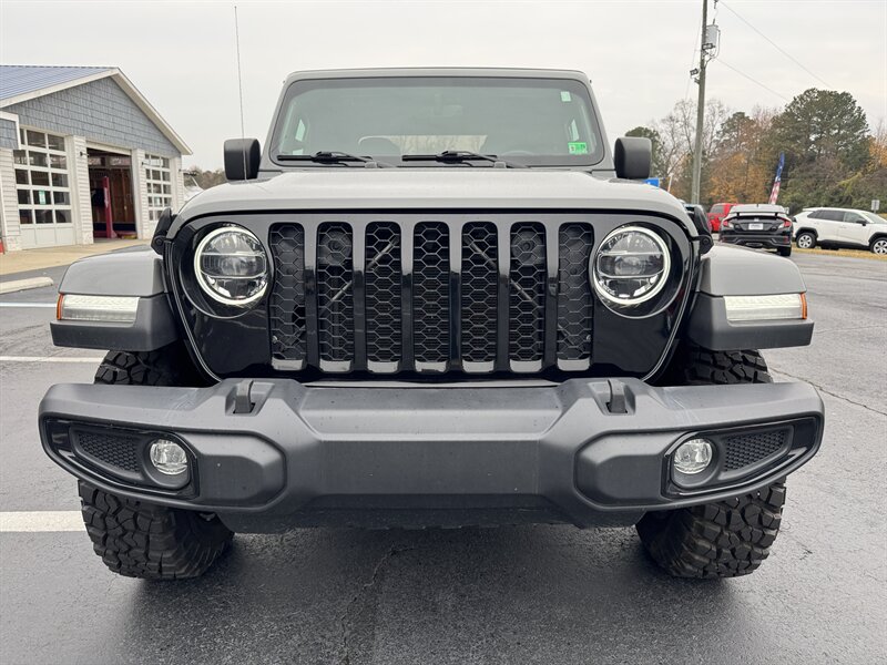 2022 Jeep Gladiator Willys - Photo 8 - Hayes, VA 23072