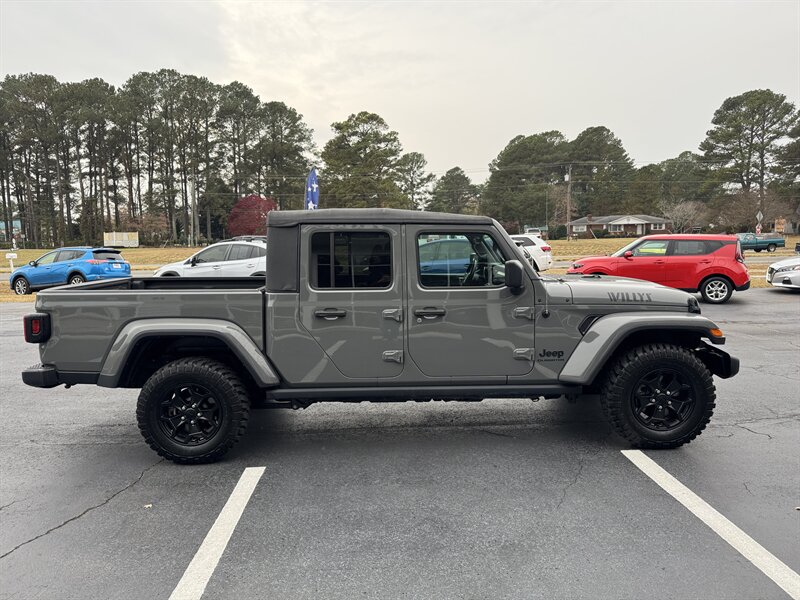 2022 Jeep Gladiator Willys - Photo 6 - Hayes, VA 23072