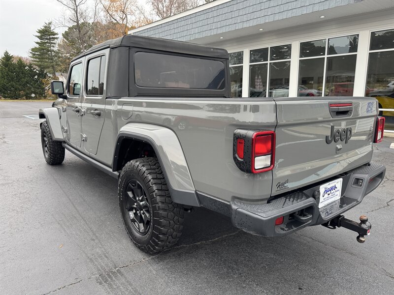 2022 Jeep Gladiator Willys - Photo 3 - Hayes, VA 23072