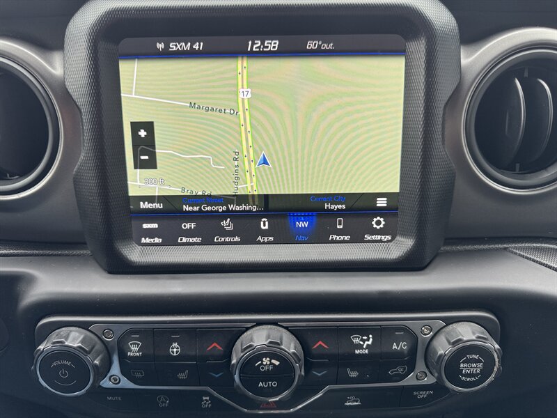 2022 Jeep Gladiator Willys - Photo 16 - Hayes, VA 23072