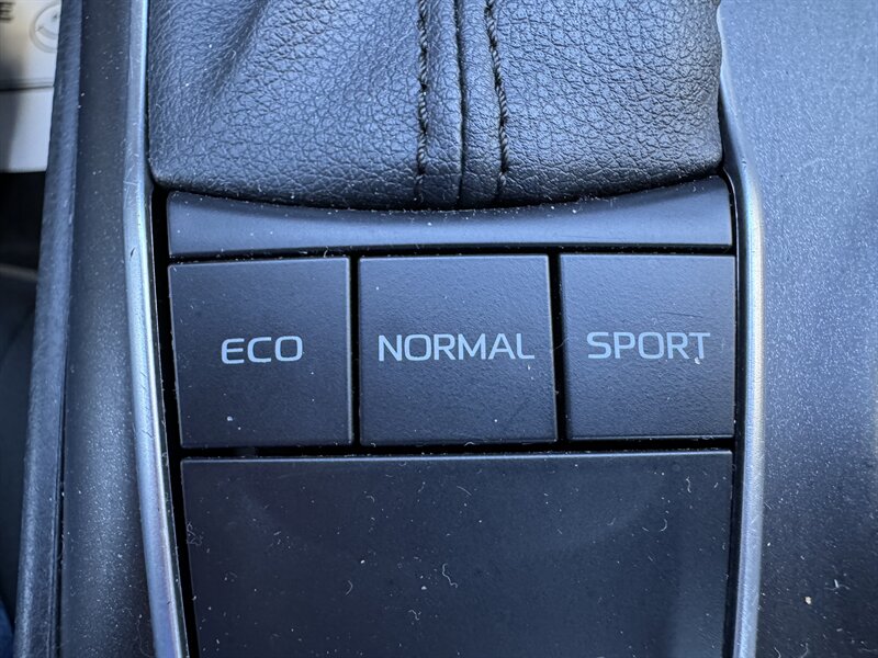 2024 Toyota Camry LE   - Photo 21 - Hayes, VA 23072