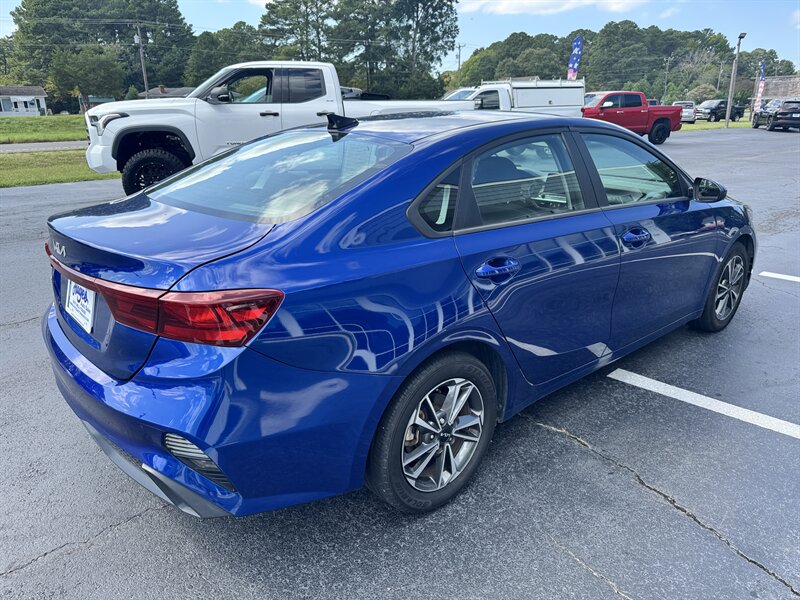 2023 Kia Forte LX - Photo 5 - Hayes, VA 23072