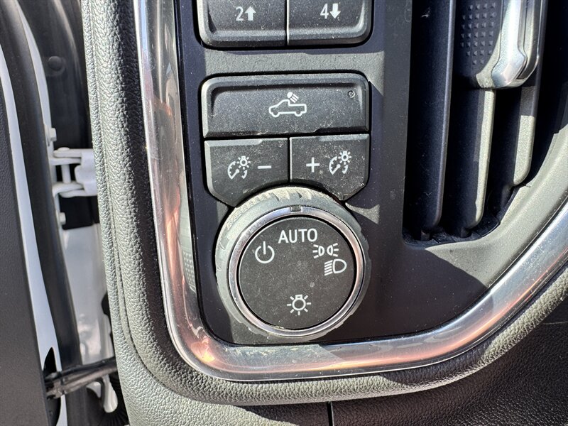 2021 Chevrolet Silverado 1500 LT 4X4 - Photo 11 - Hayes, VA 23072