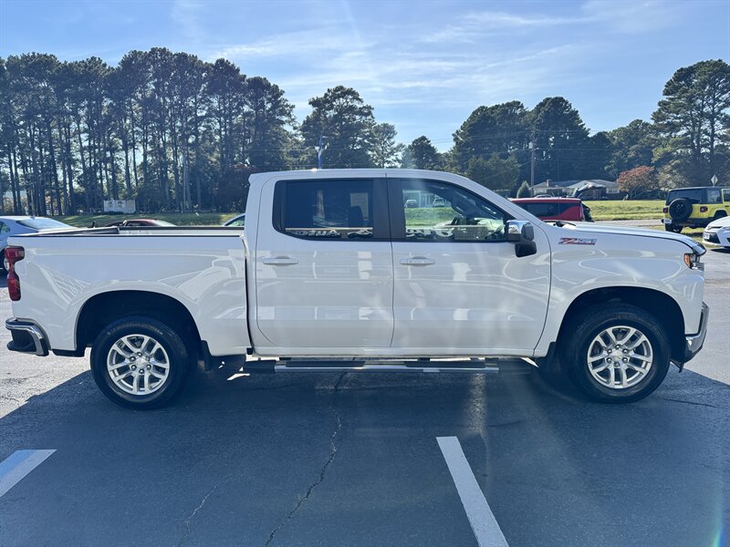 2021 Chevrolet Silverado 1500 LT 4X4 - Photo 6 - Hayes, VA 23072