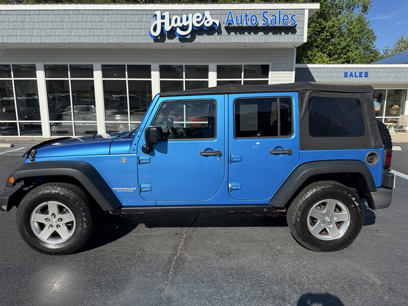 2010 Jeep Wrangler Rubicon - Photo 2 - Hayes, VA 23072