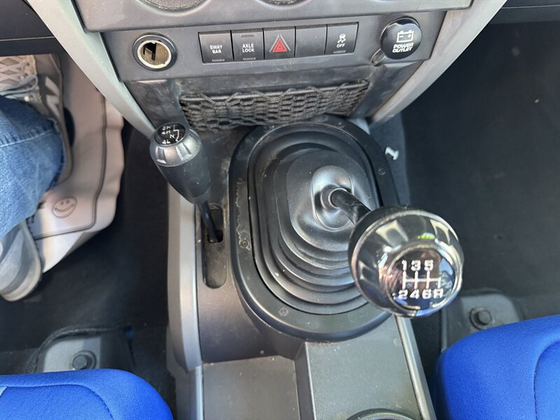 2010 Jeep Wrangler Rubicon - Photo 17 - Hayes, VA 23072