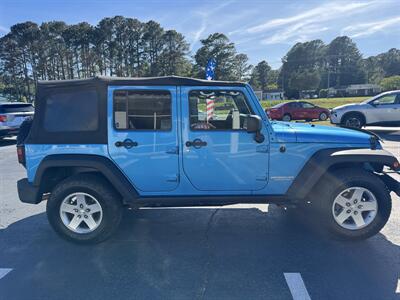 2010 Jeep Wrangler Rubicon - Photo 6 - Hayes, VA 23072