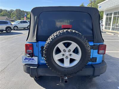2010 Jeep Wrangler Rubicon - Photo 4 - Hayes, VA 23072