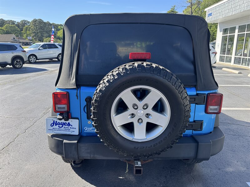 2010 Jeep Wrangler Rubicon - Photo 4 - Hayes, VA 23072