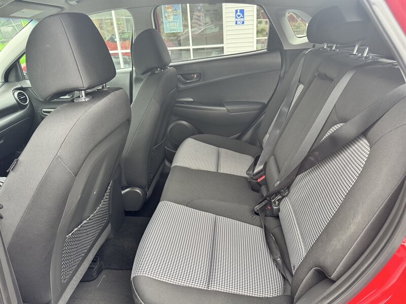2021 Hyundai KONA SEL - Photo 10 - Hayes, VA 23072