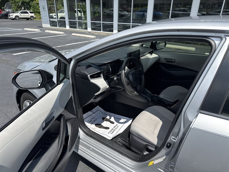 2022 Toyota Corolla LE - Photo 9 - Hayes, VA 23072