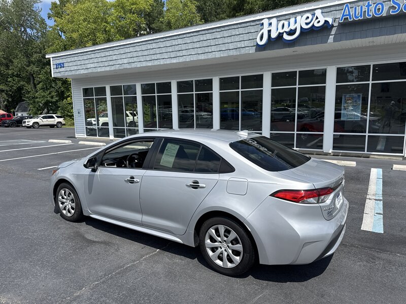 2022 Toyota Corolla LE - Photo 3 - Hayes, VA 23072