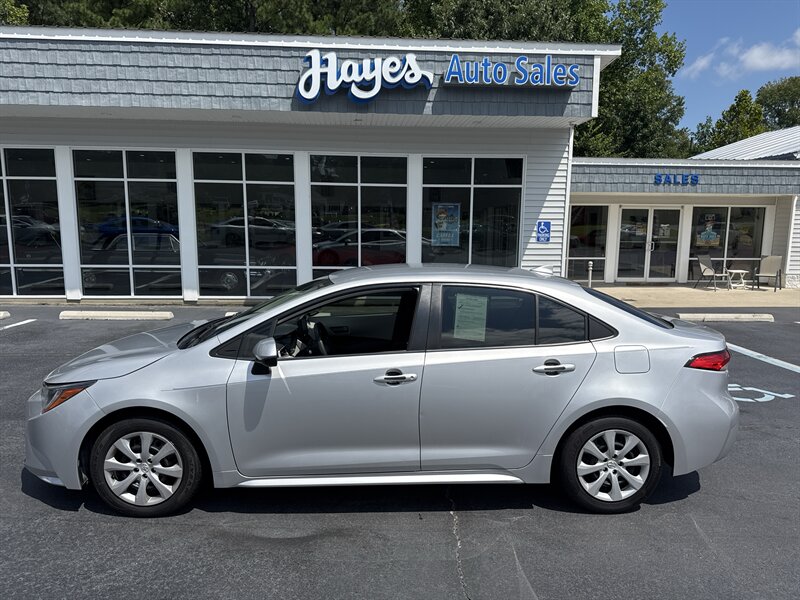 2022 Toyota Corolla LE - Photo 2 - Hayes, VA 23072
