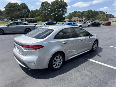 2022 Toyota Corolla LE - Photo 5 - Hayes, VA 23072