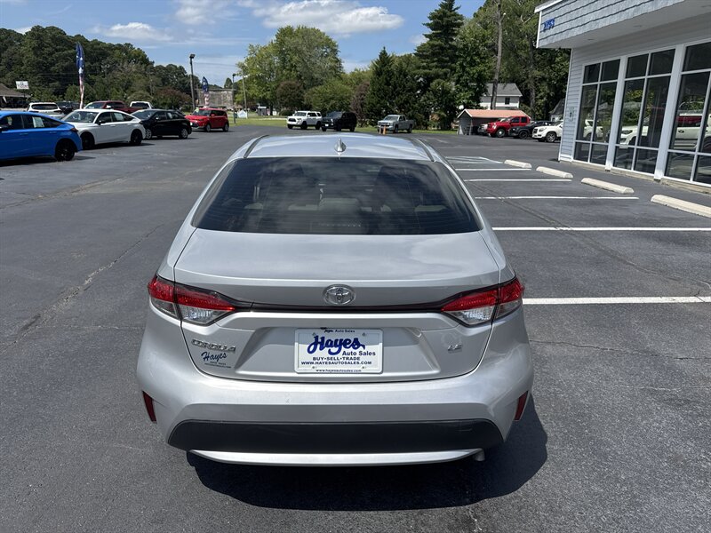 2022 Toyota Corolla LE - Photo 4 - Hayes, VA 23072