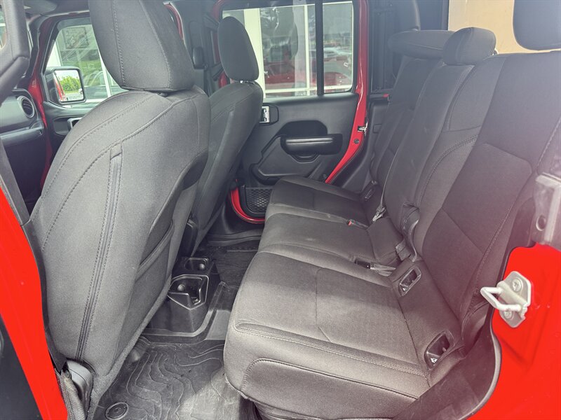 2020 Jeep Gladiator Sport S - Photo 11 - Hayes, VA 23072