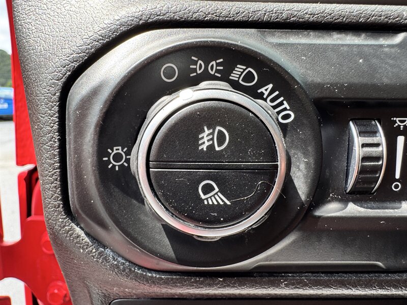 2020 Jeep Gladiator Sport S - Photo 15 - Hayes, VA 23072