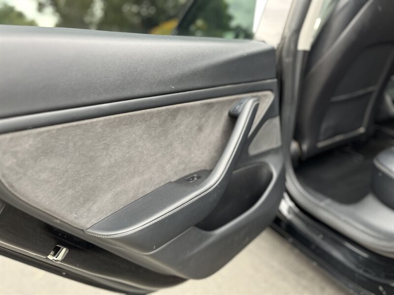 2021 Tesla Model 3 Long Range photo 40
