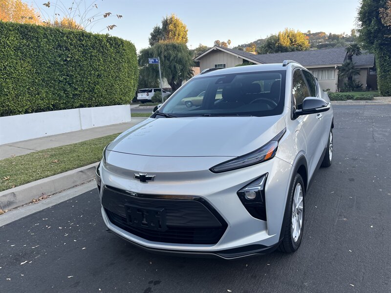 2023 Chevrolet Bolt EUV LT photo 2