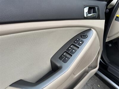 2014 Kia Optima Hybrid LX   - Photo 22 - Studio City, CA 91604