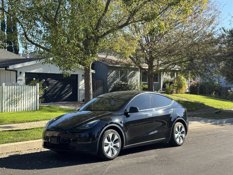 2023 Tesla Model Y Long Range's photo