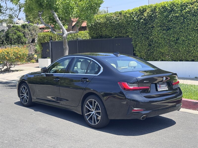 2022 BMW 3 Series 330i - Photo 9