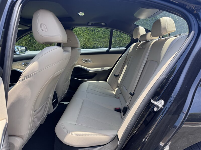 2022 BMW 3 Series 330i - Photo 35