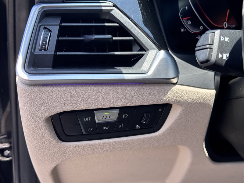 2022 BMW 3 Series 330i - Photo 25