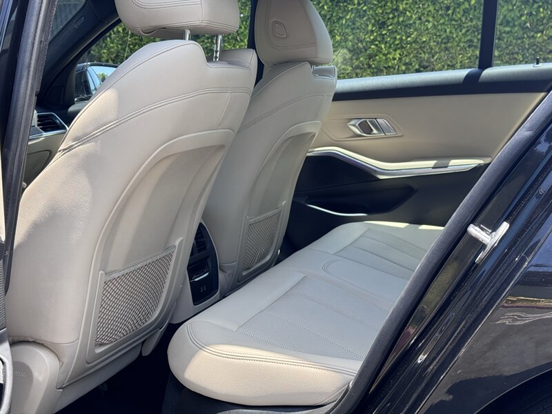2022 BMW 3 Series 330i - Photo 34