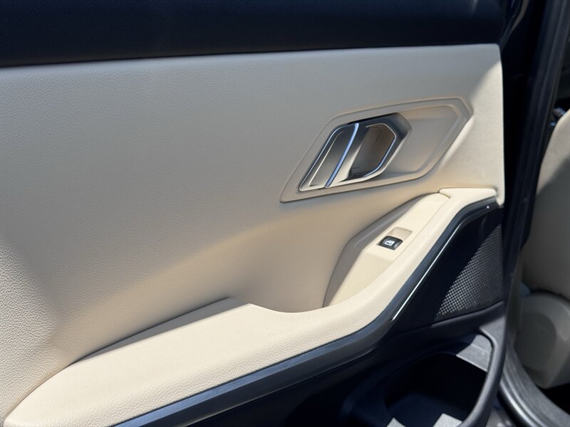 2022 BMW 3 Series 330i - Photo 33