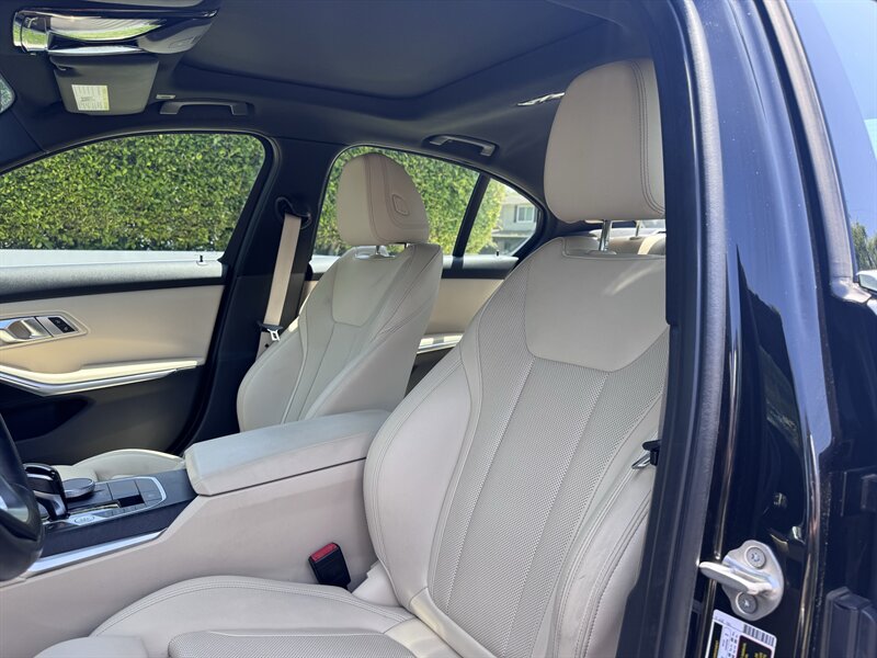 2022 BMW 3 Series 330i - Photo 31