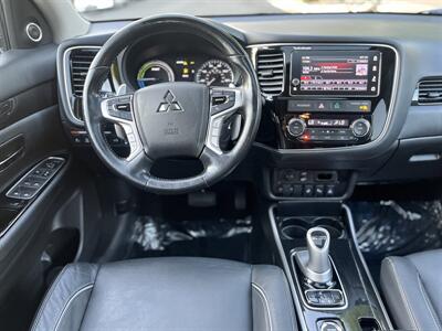 2018 Mitsubishi Outlander PHEV GT   - Photo 39 - Studio City, CA 91604