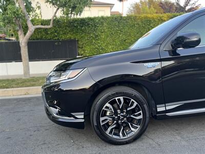 2018 Mitsubishi Outlander PHEV GT   - Photo 12 - Studio City, CA 91604