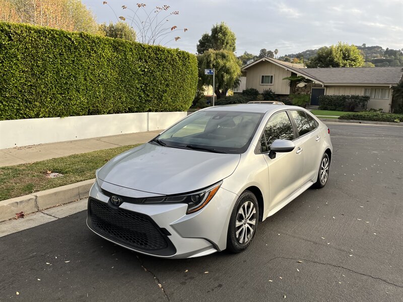 2022 Toyota Corolla LE photo 2