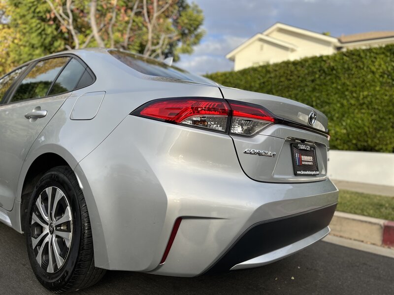 2022 Toyota Corolla LE photo 10