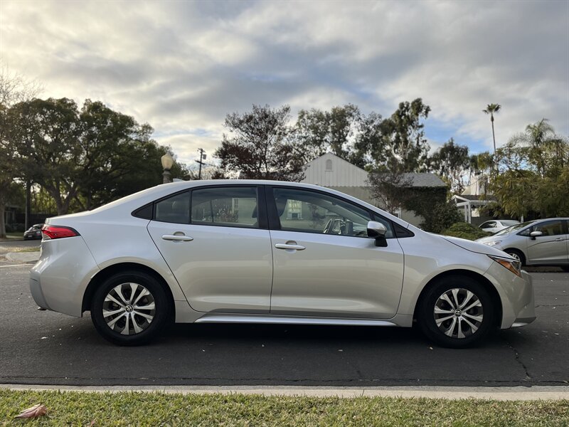 2022 Toyota Corolla LE photo 11