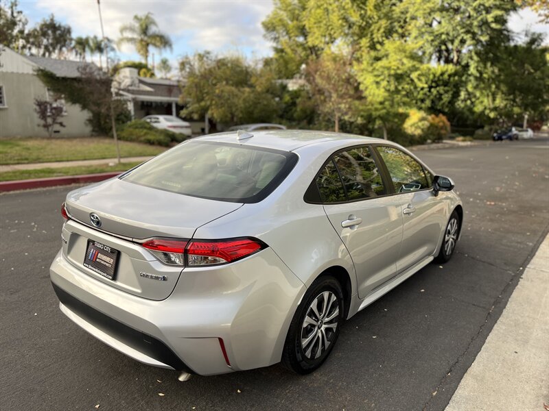 2022 Toyota Corolla LE photo 12