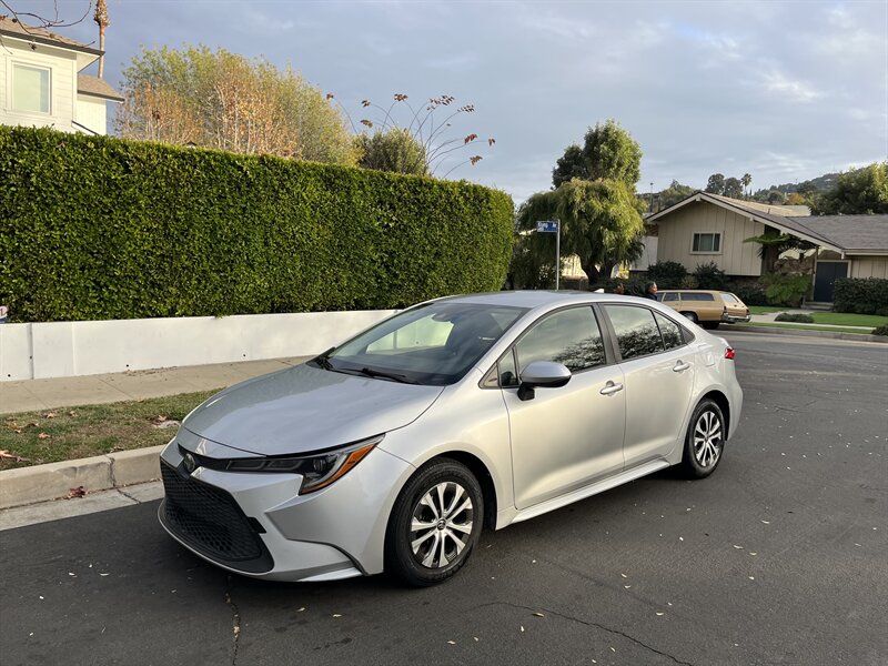 2022 Toyota Corolla LE photo 1