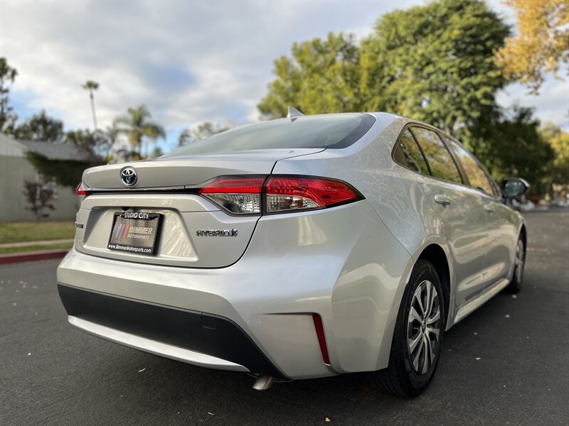 2022 Toyota Corolla LE photo 7